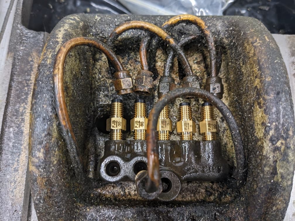 Monarch 10ee Bijur metering valves 