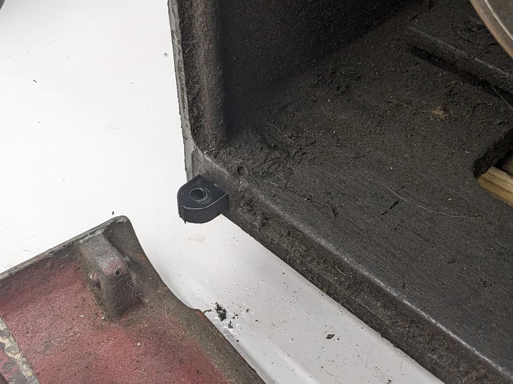 10ee side cover bracket