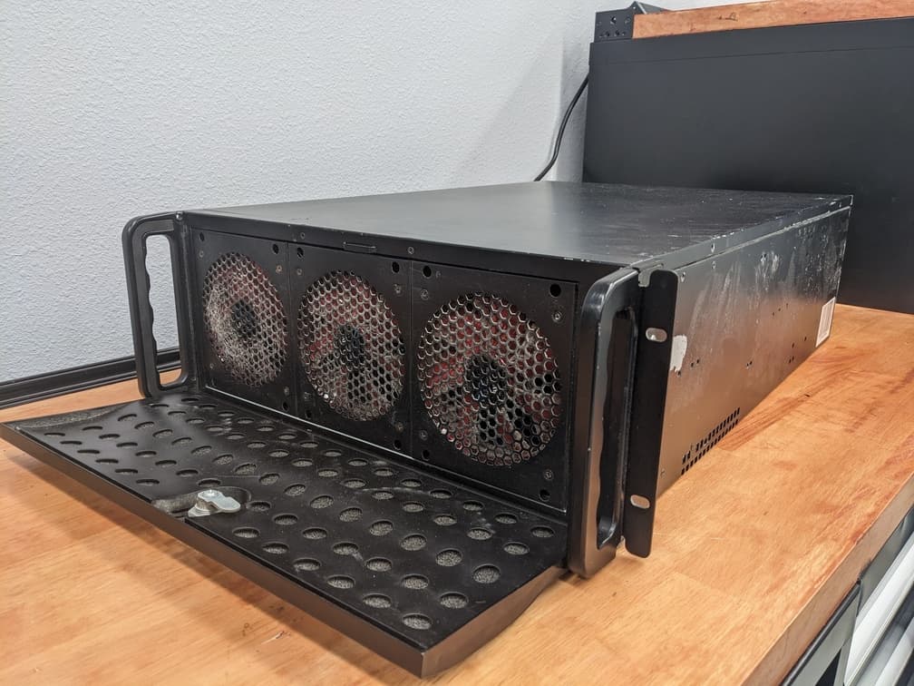 Rosewill 4U Rackmount case open