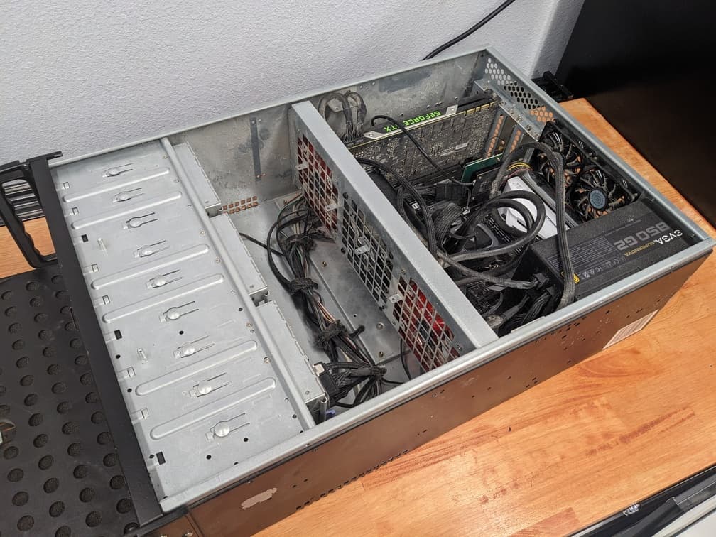 Rosewill 4U Rackmount case open