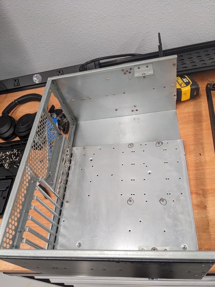 Rosewill 4U Rackmount case cut in half